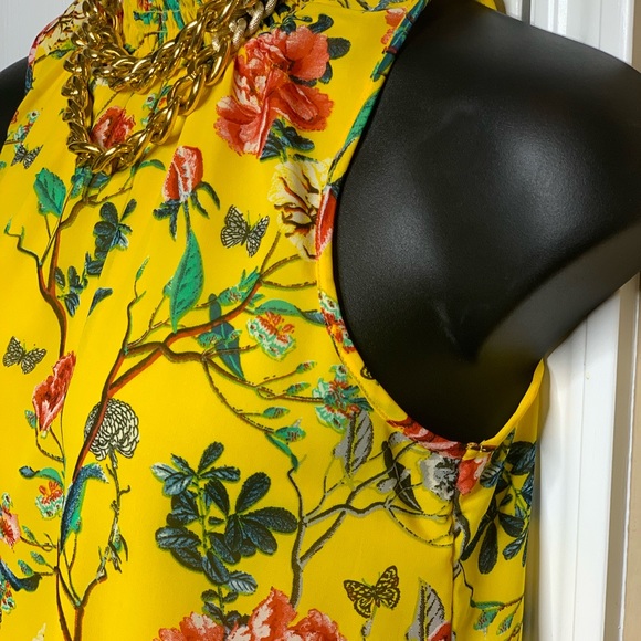🎈Top Yellow floral Size Medium - Picture 5 of 9